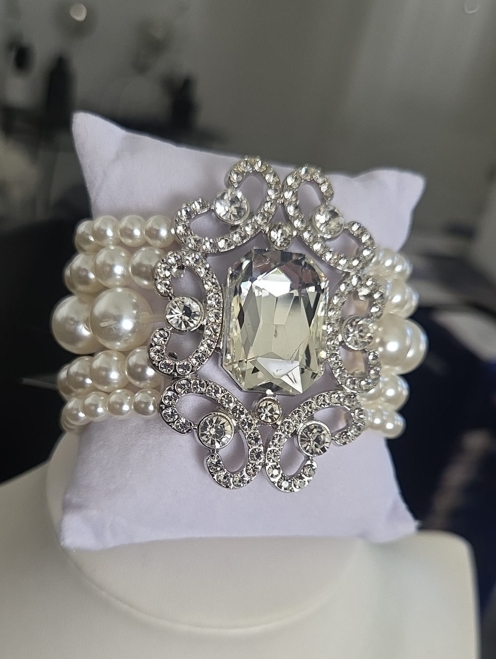 Paparazzi Rule The Room White Bracelet NWT